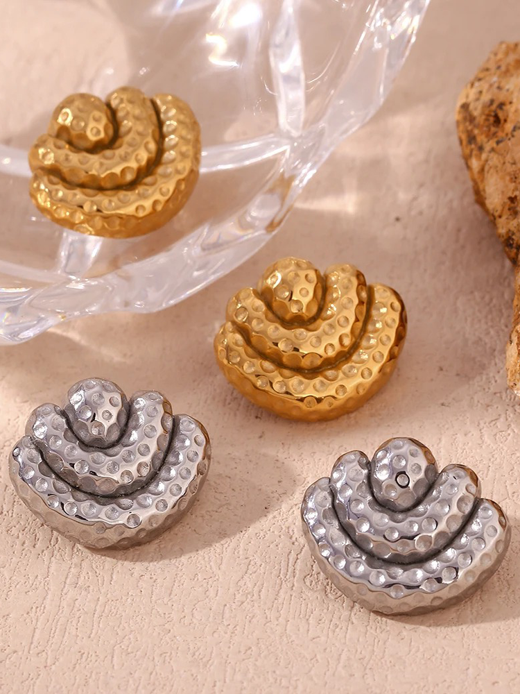 Mae Gehamerde Oorbellen Goud - Rosa Jewels