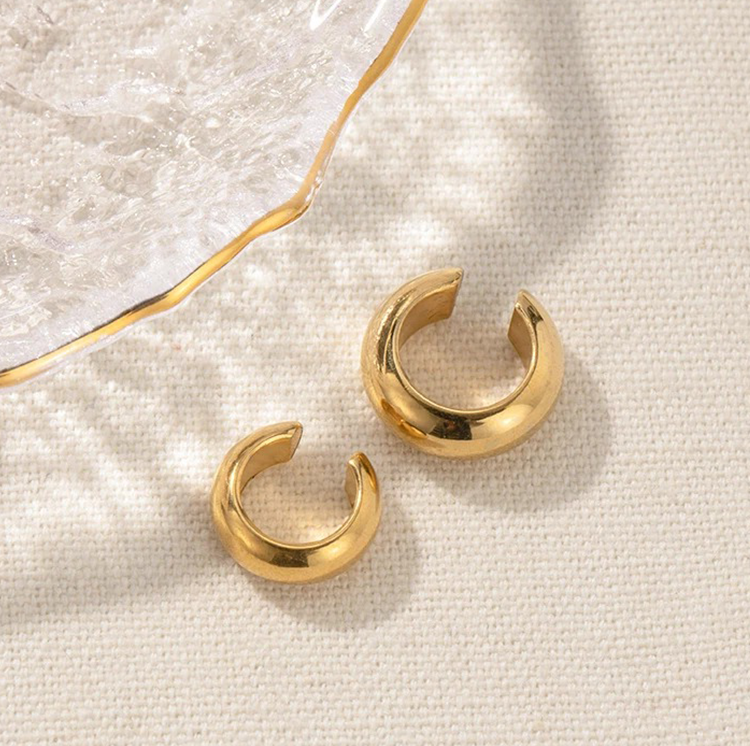 Audrey Chunky Ear Cuff Goud - Rosa Jewels