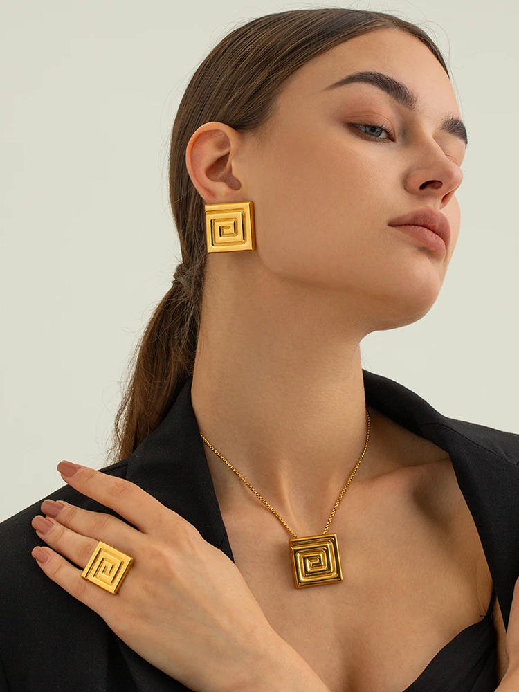 Lise Vierkante Geometrische Ketting + Oorbellen + Ring Set Goud