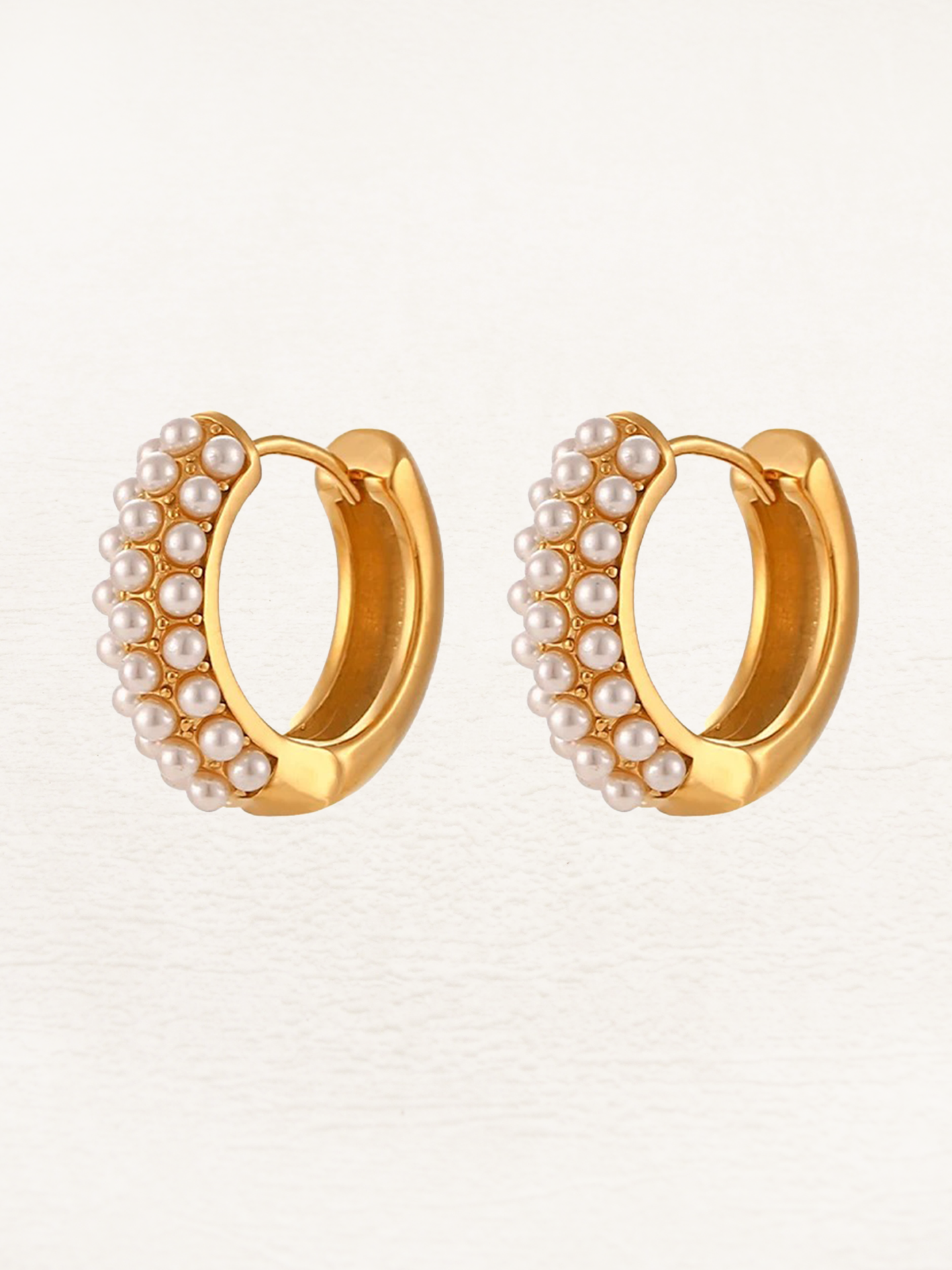 Liselot Parel Huggie Hoops Goud