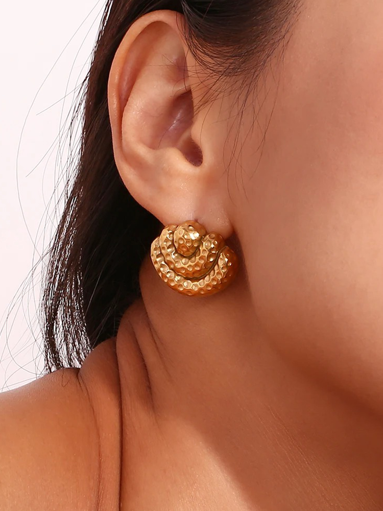 Mae Gehamerde Oorbellen Goud - Rosa Jewels
