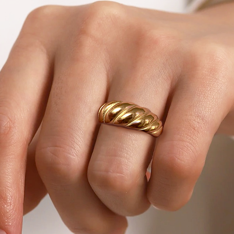 Mies Croissant Ring Goud - Rosa Jewels