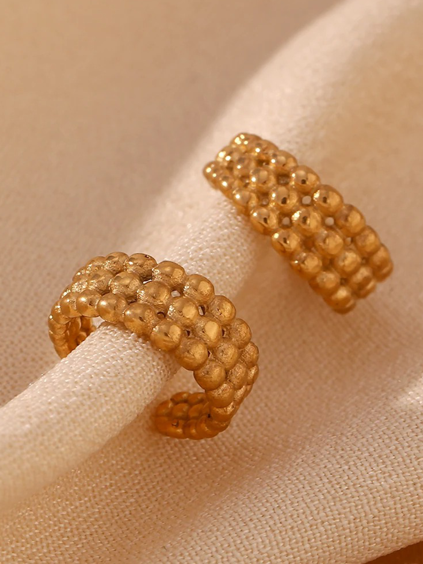 Niké Chunky Ear Cuff Goud