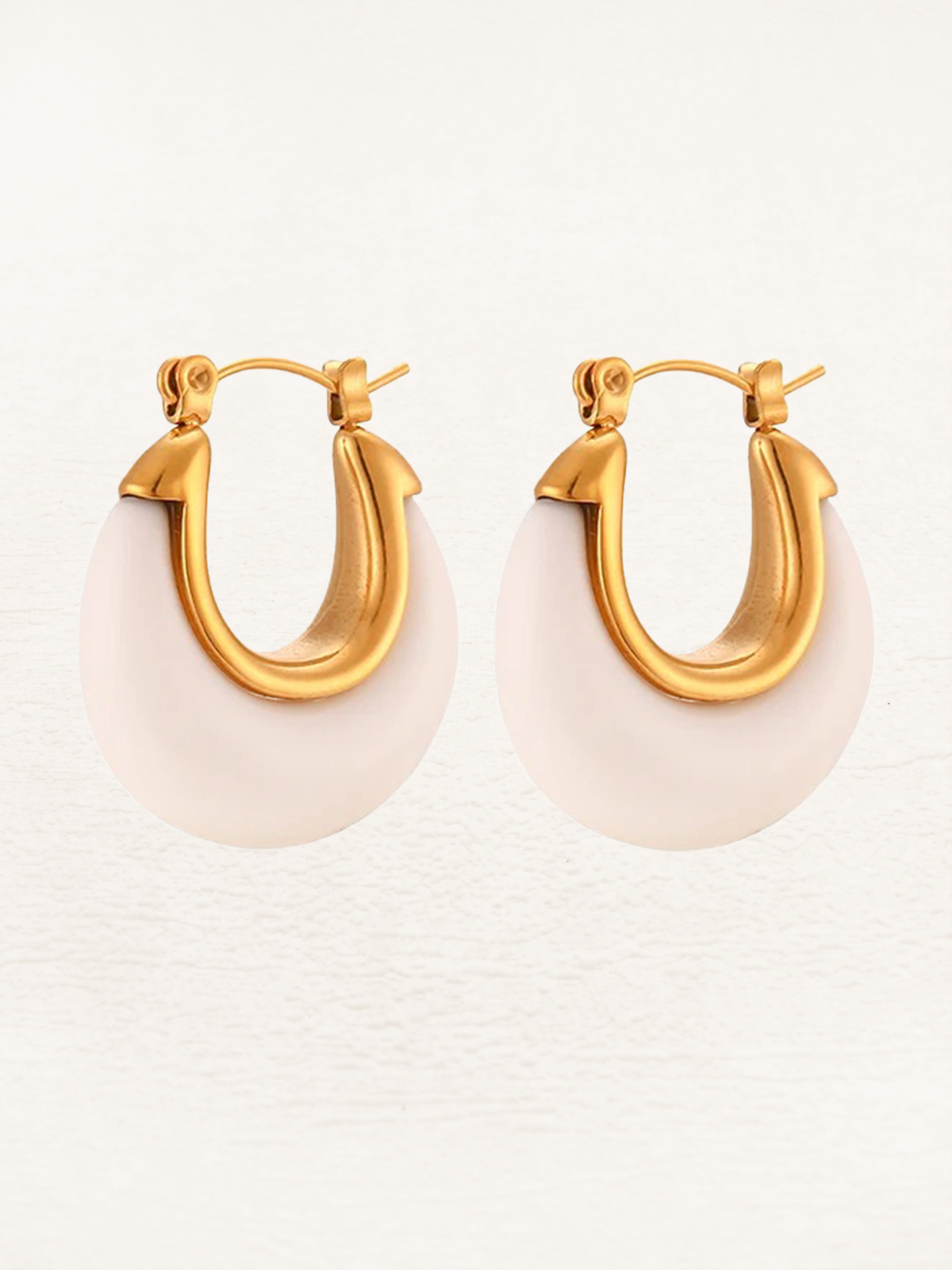 Carmen Witte Acryl Oorbellen Goud - Rosa Jewels