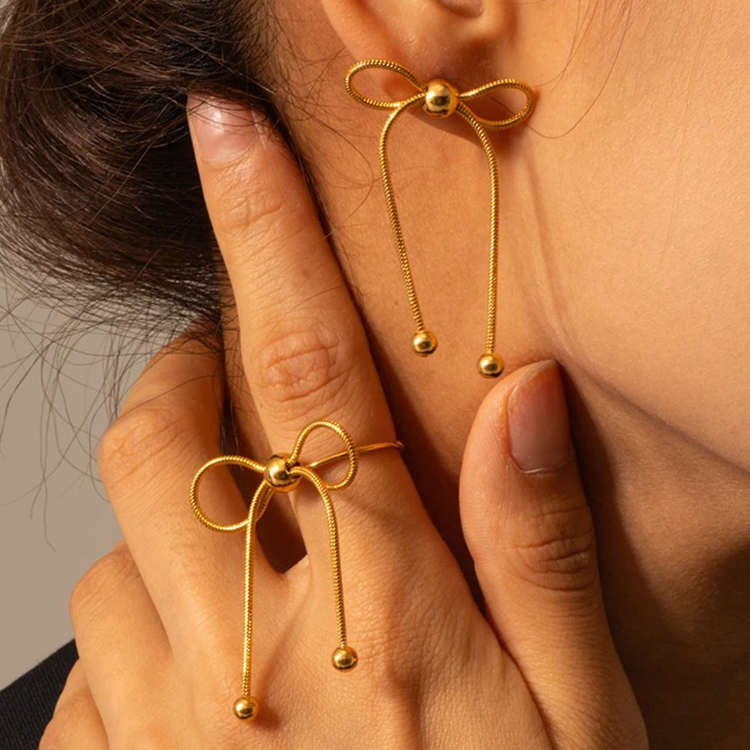 Sabrina Strikjes Oorbellen - Rosa Jewels