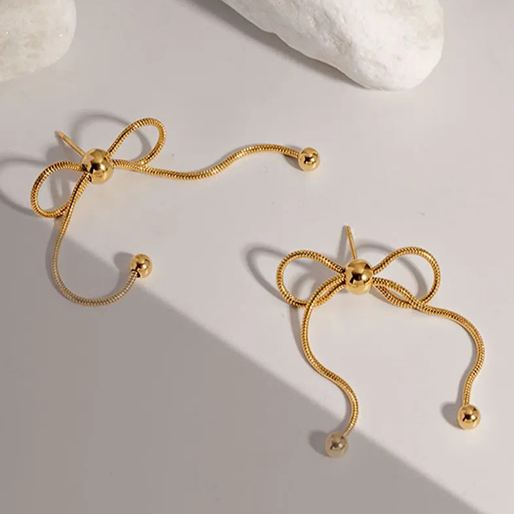 Sabrina Strikjes Oorbellen - Rosa Jewels