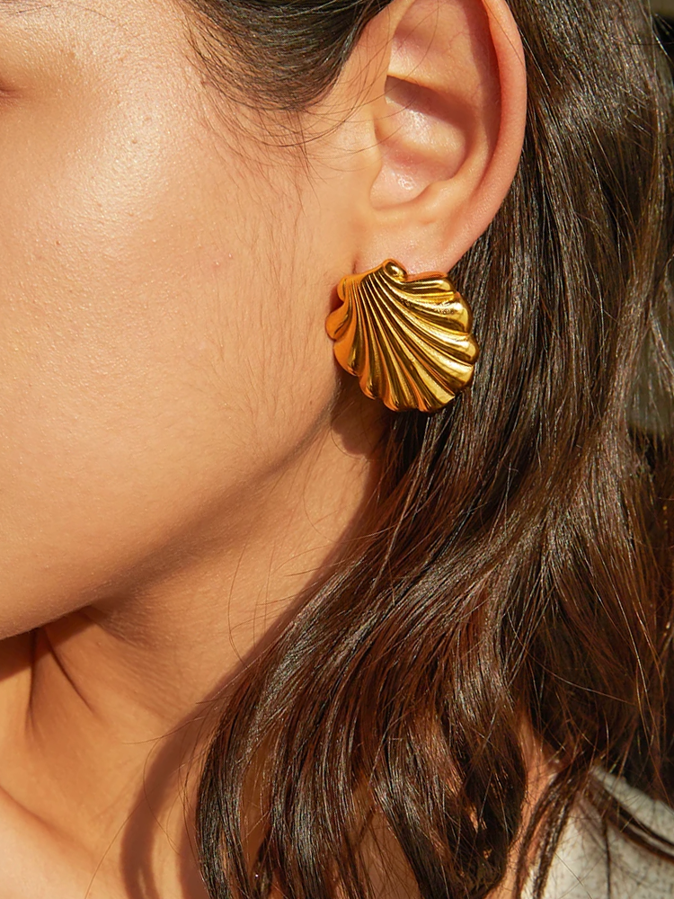 Venus Statement Schelp Oorbellen Goud