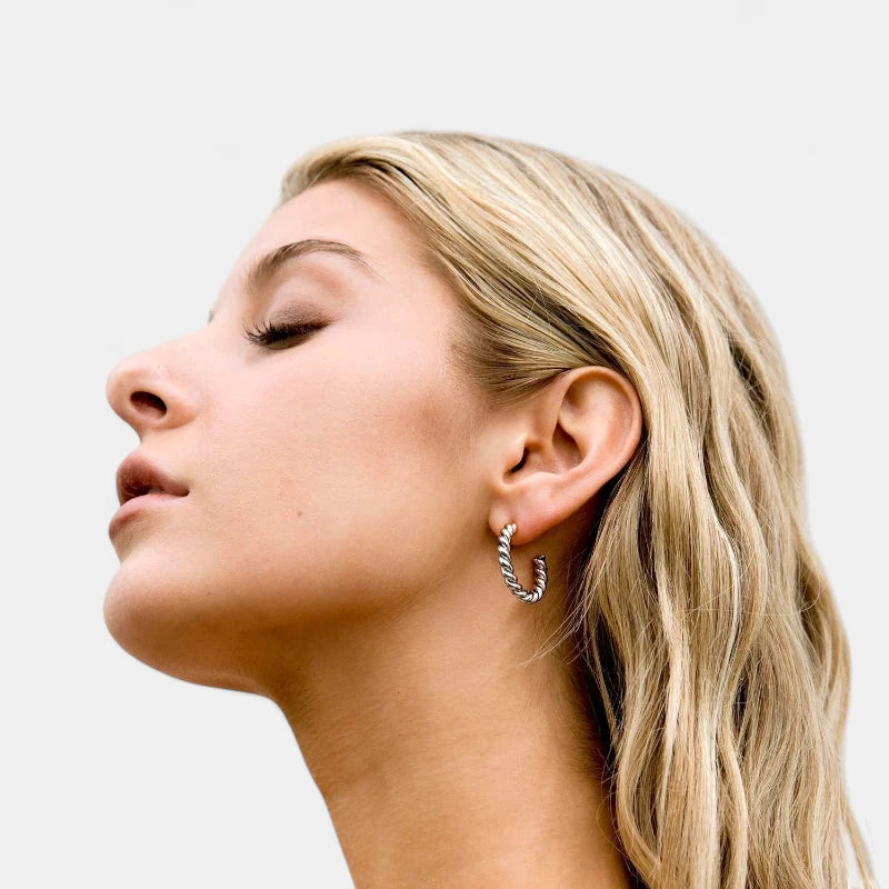 Virelle-Earring-Virelle | Dames Oorbellen – Gedraaide Hoepel, Casual & Tijdloos Design