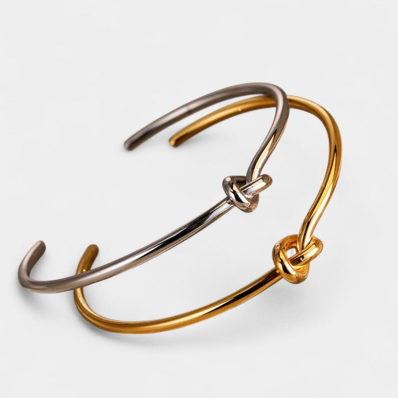 Virelle-Jewelry Bracelet Bangle-Virelle Armband - Elegante twisted knot bangle in goud
