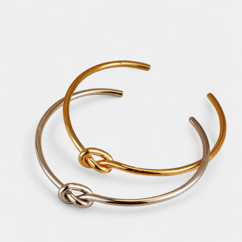 Virelle-Jewelry Bracelet Bangle-Virelle Armband - Elegante twisted knot bangle in goud