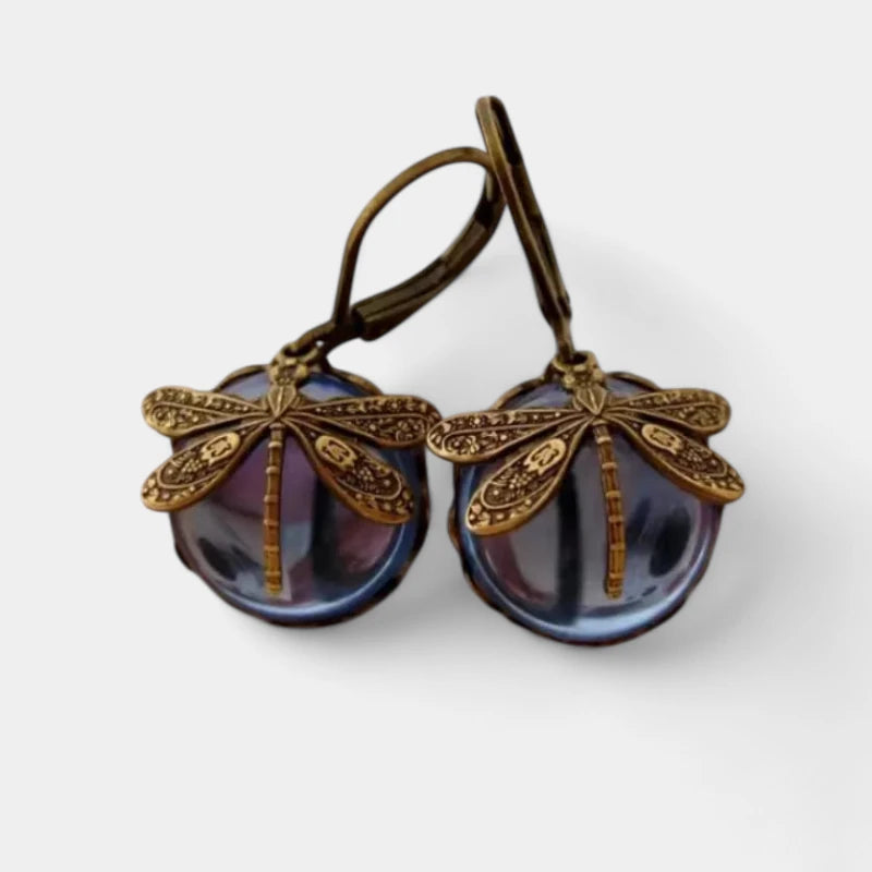 Virelle-Jewelry-Virelle | Dames Oorbellen – Vintage Druppelvorm, Libelle Detail, Moonstone Look