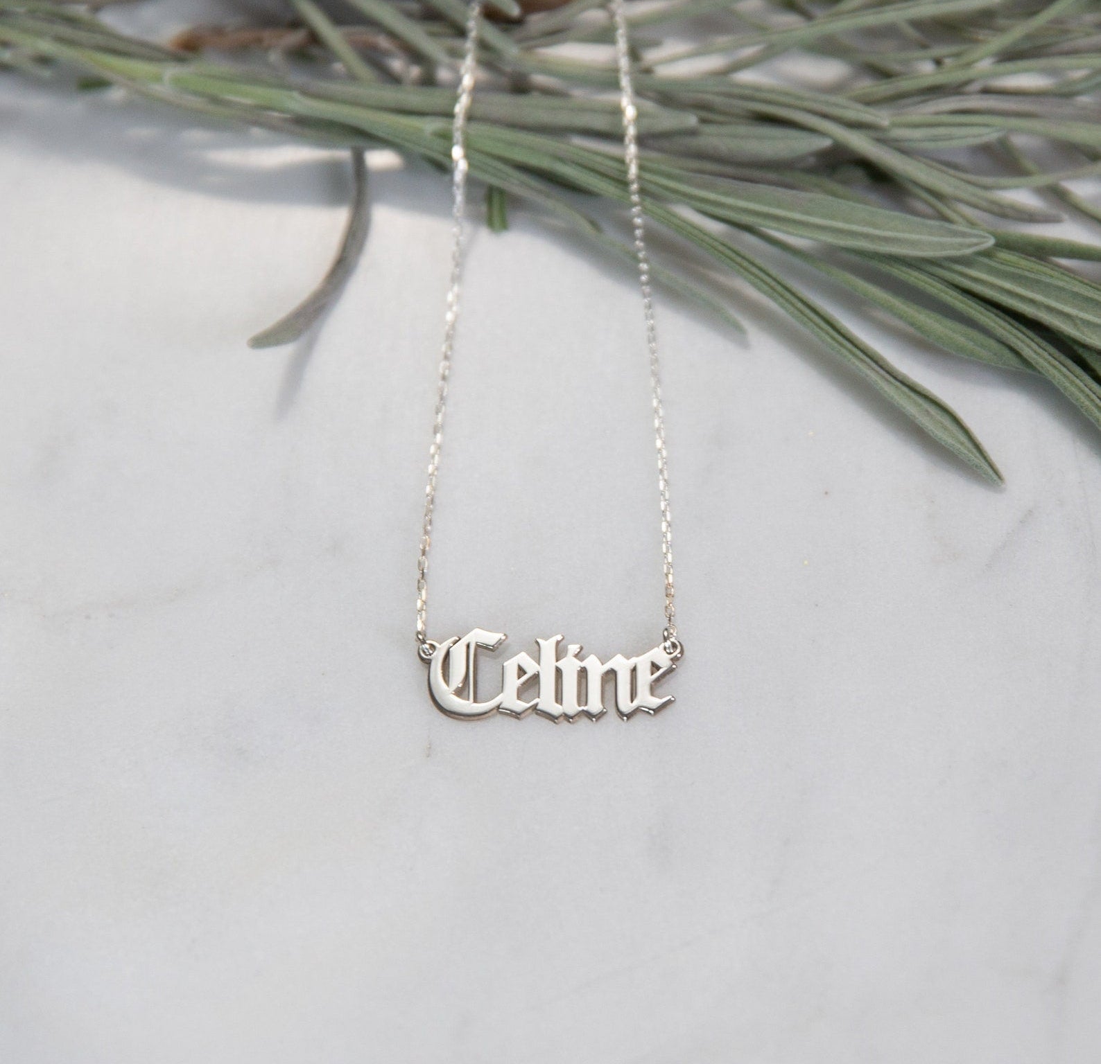 Virelle-Necklace-Virelle | Dames Halsketting – Gepersonaliseerde Naam, Fijn Scriptontwerp