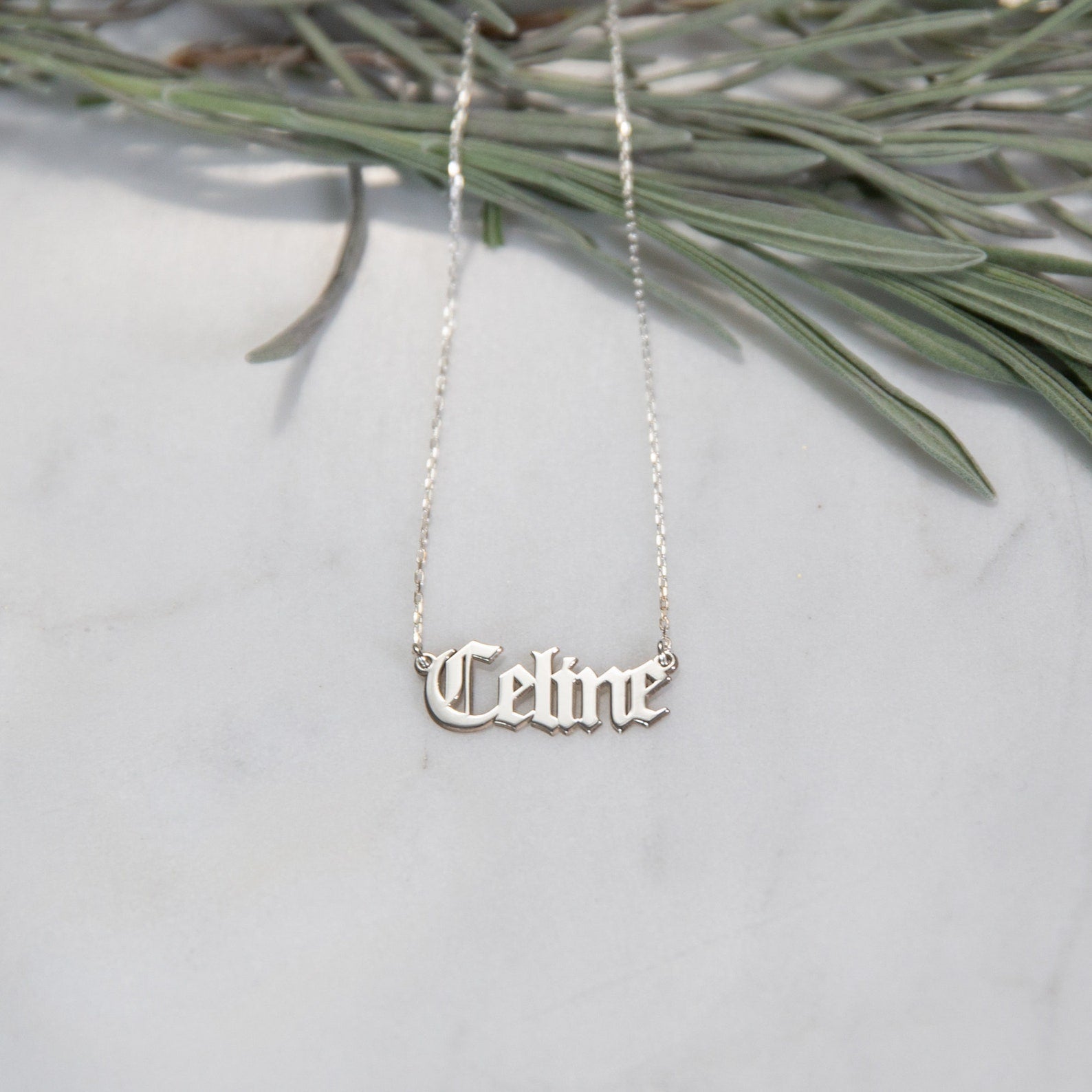 Virelle-Necklace-Virelle | Dames Halsketting – Gepersonaliseerde Naam, Fijn Scriptontwerp