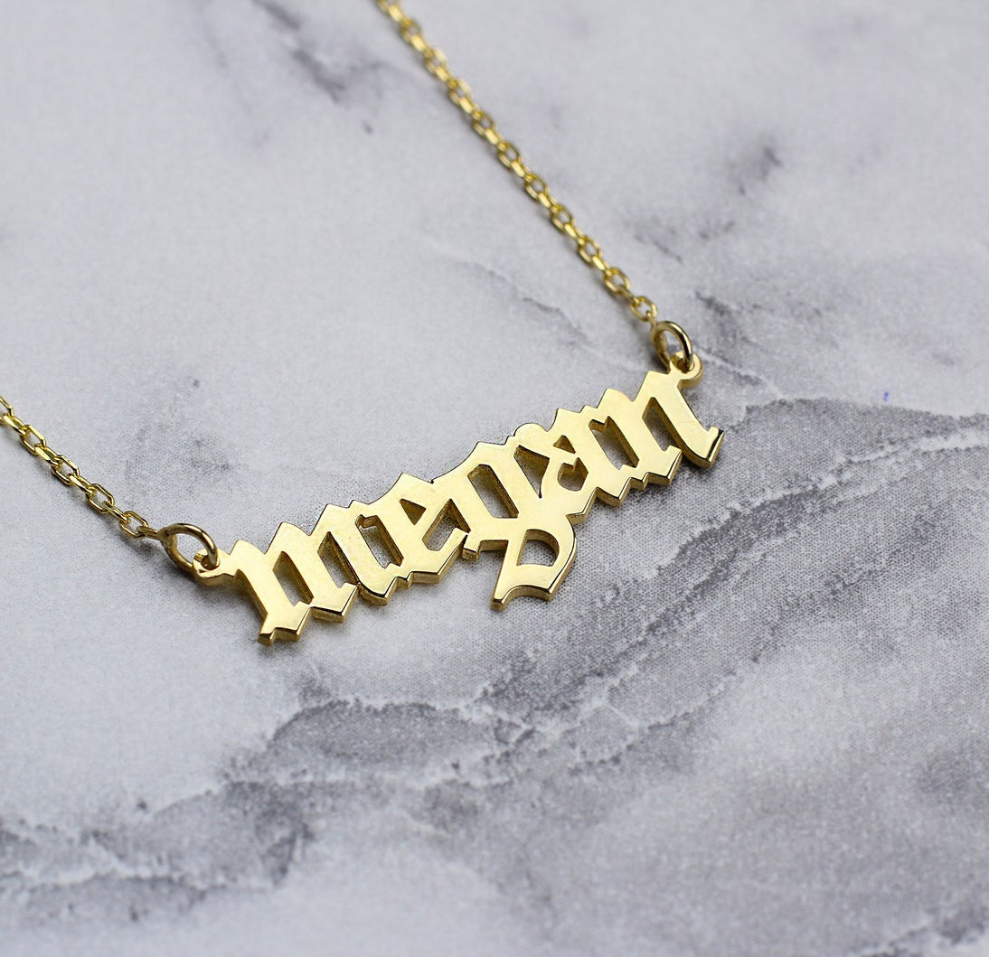 Virelle-Necklace-Virelle | Dames Halsketting – Gepersonaliseerde Naam, Fijn Scriptontwerp