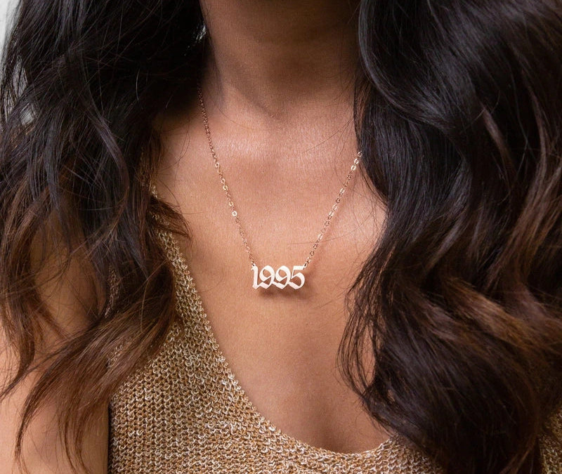 Virelle-Necklace-Virelle | Damesketting – Gepersonaliseerde Jaarhanger, Fijne Schakelketting, Verstelbare Lengte