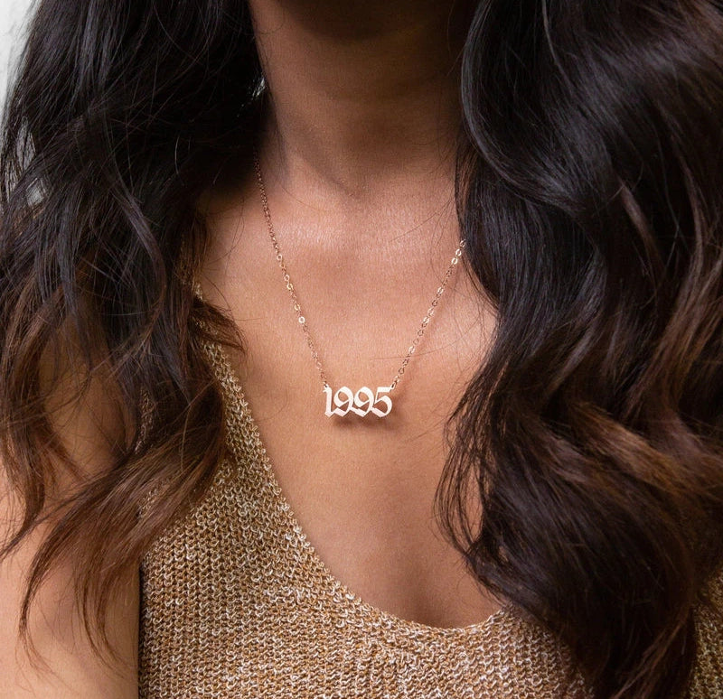 Virelle-Necklace-Virelle | Damesketting – Gepersonaliseerde Jaarhanger, Fijne Schakelketting, Verstelbare Lengte