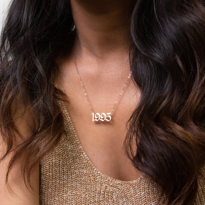 Virelle-Necklace-Virelle | Damesketting – Gepersonaliseerde Jaarhanger, Fijne Schakelketting, Verstelbare Lengte