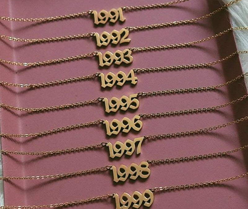 Virelle-Necklace-Virelle | Damesketting – Gepersonaliseerde Jaarhanger, Fijne Schakelketting, Verstelbare Lengte