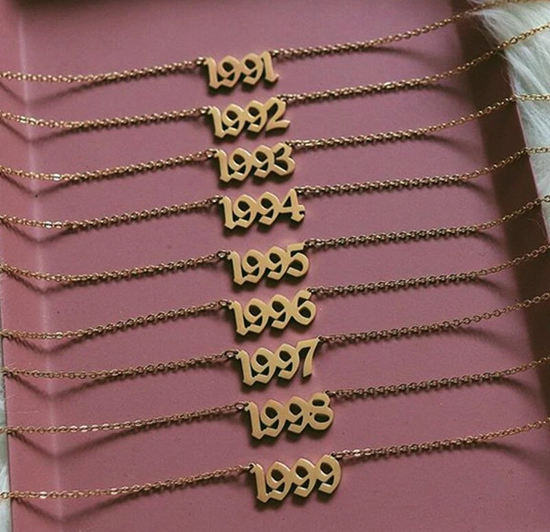 Virelle-Necklace-Virelle | Damesketting – Gepersonaliseerde Jaarhanger, Fijne Schakelketting, Verstelbare Lengte