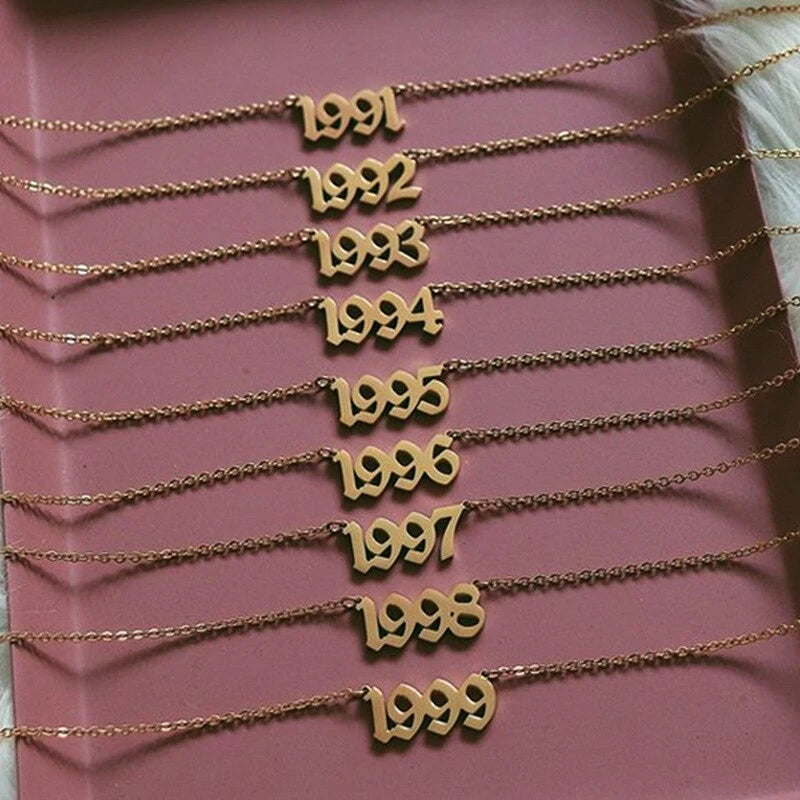 Virelle-Necklace-Virelle | Damesketting – Gepersonaliseerde Jaarhanger, Fijne Schakelketting, Verstelbare Lengte