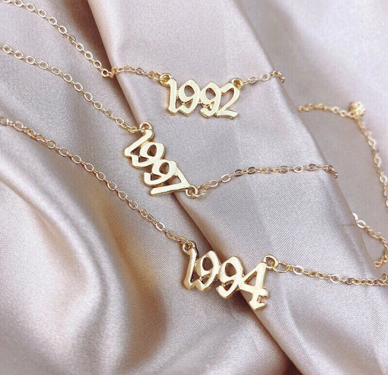 Virelle-Necklace-Virelle | Damesketting – Gepersonaliseerde Jaarhanger, Fijne Schakelketting, Verstelbare Lengte