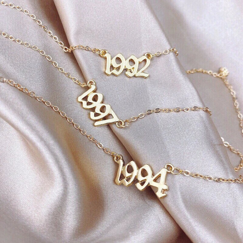 Virelle-Necklace-Virelle | Damesketting – Gepersonaliseerde Jaarhanger, Fijne Schakelketting, Verstelbare Lengte