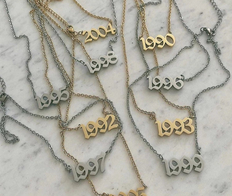 Virelle-Necklace-Virelle | Damesketting – Gepersonaliseerde Jaarhanger, Fijne Schakelketting, Verstelbare Lengte