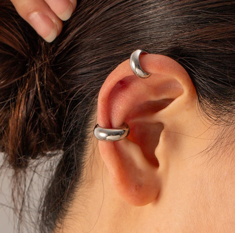 Audrey Chunky Ear Cuff Zilver - Rosa Jewels