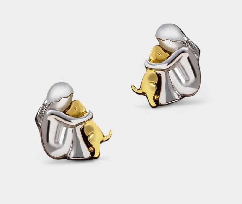 Virelle-Oorstekers-Virelle | Dames oorstekers – roestvrij staal, tweekleurig ontwerp, omhelzende figuur met hond
