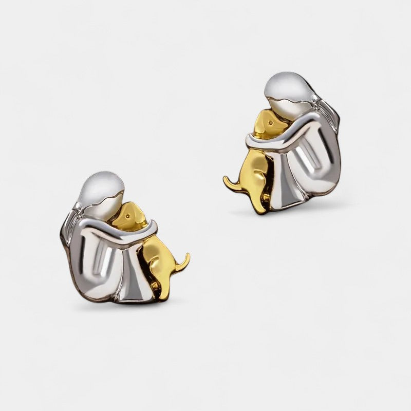 Virelle-Oorstekers-Virelle | Dames oorstekers – roestvrij staal, tweekleurig ontwerp, omhelzende figuur met hond