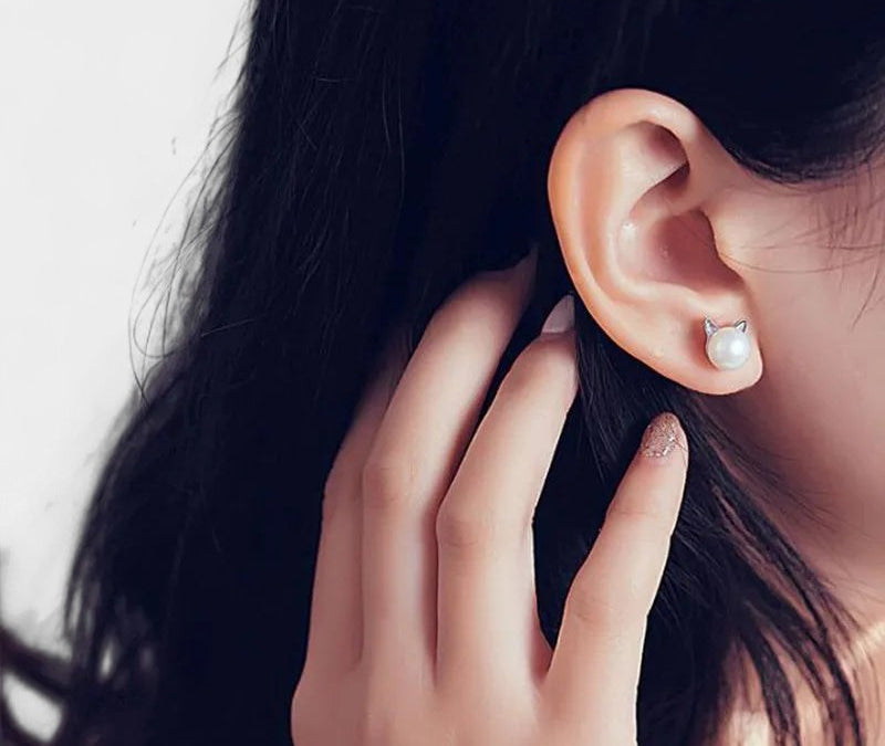 Virelle-Oorstekers-Virelle | Dames oorstekers – sterling zilver, parelontwerp met kattenoren, glanzende afwerking