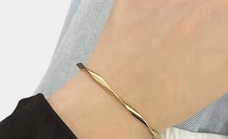 Virelle-Virelle | Dames Armband – Minimalistisch, Gedraaide Verstelbare Cuff