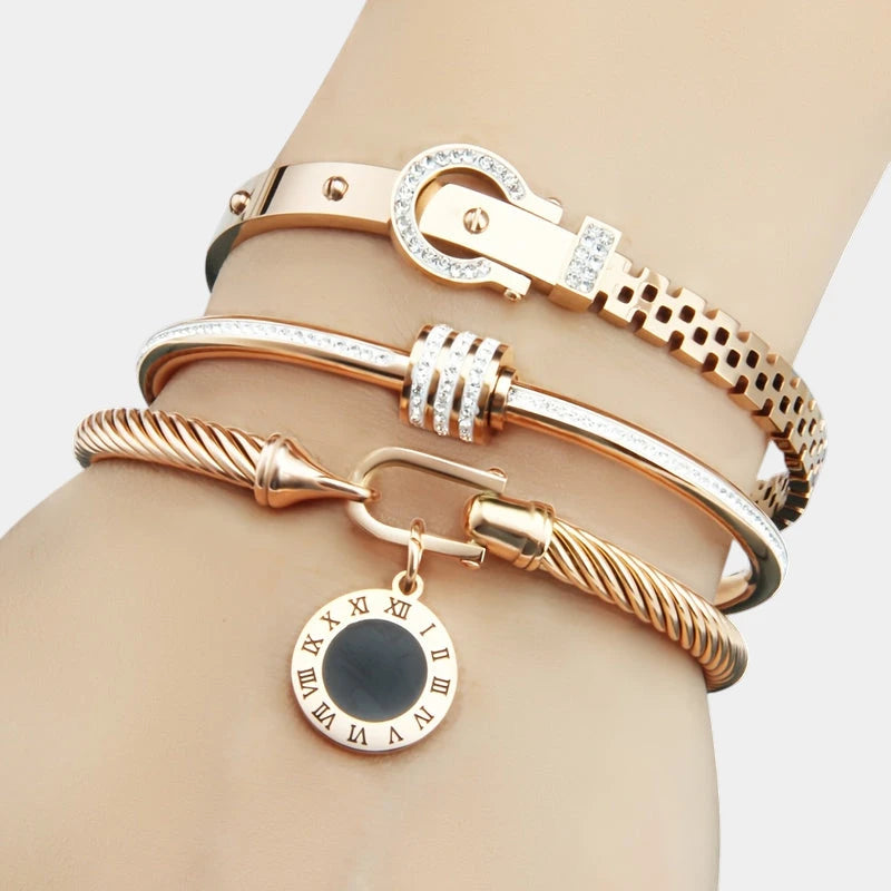 Virelle-Virelle | Dames Armband – Verguld roestvrij staal, Meervoudige lagen, Glanzende hangerdetails