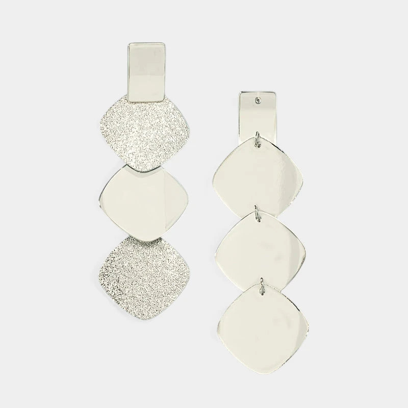 Virelle-Virelle | Dames Oorbellen – Exaggerated Gouden Diamantvorm, Dimensionaal en Modieus