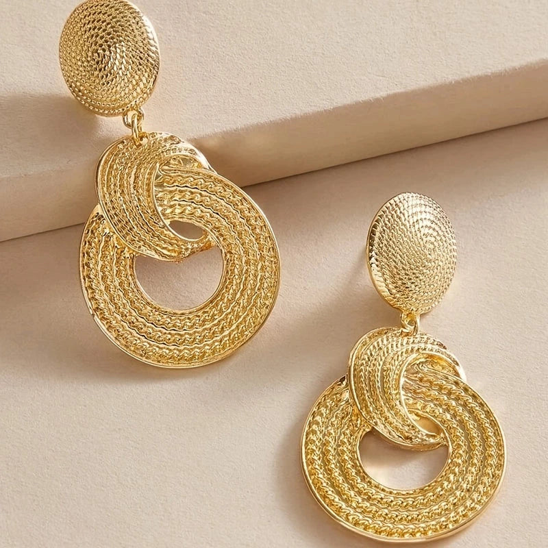 Virelle-Virelle | Dames Oorbellen – Geometrische Grote Cirkel, Vergulde Metaal, Hangend Design