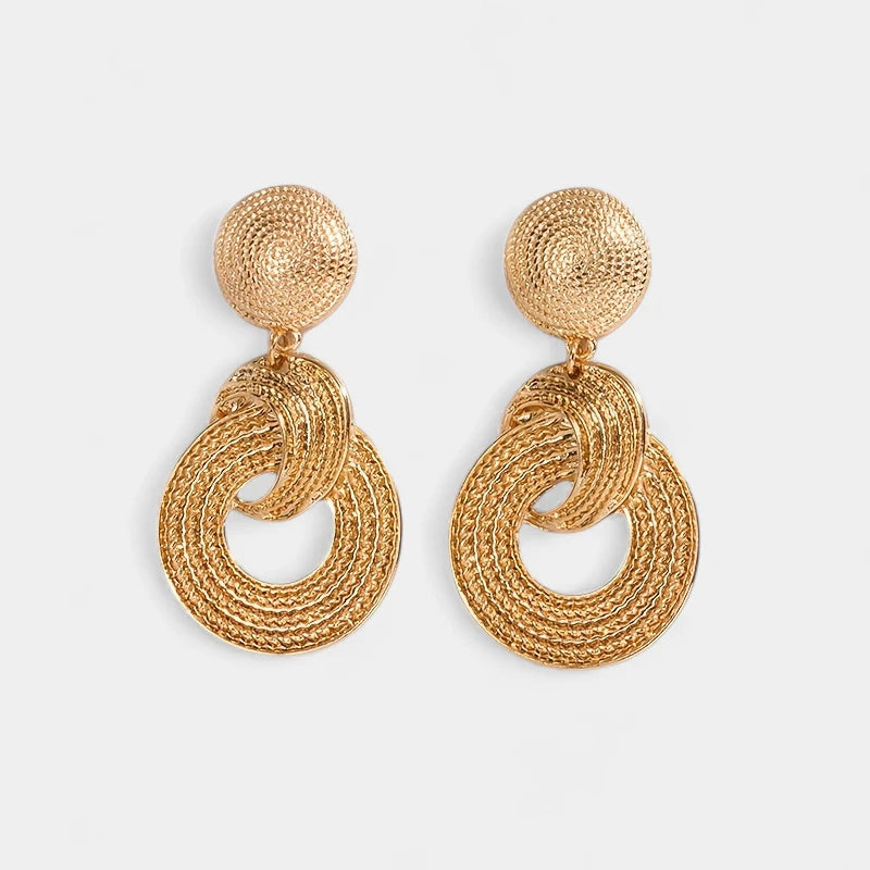 Virelle-Virelle | Dames Oorbellen – Geometrische Grote Cirkel, Vergulde Metaal, Hangend Design