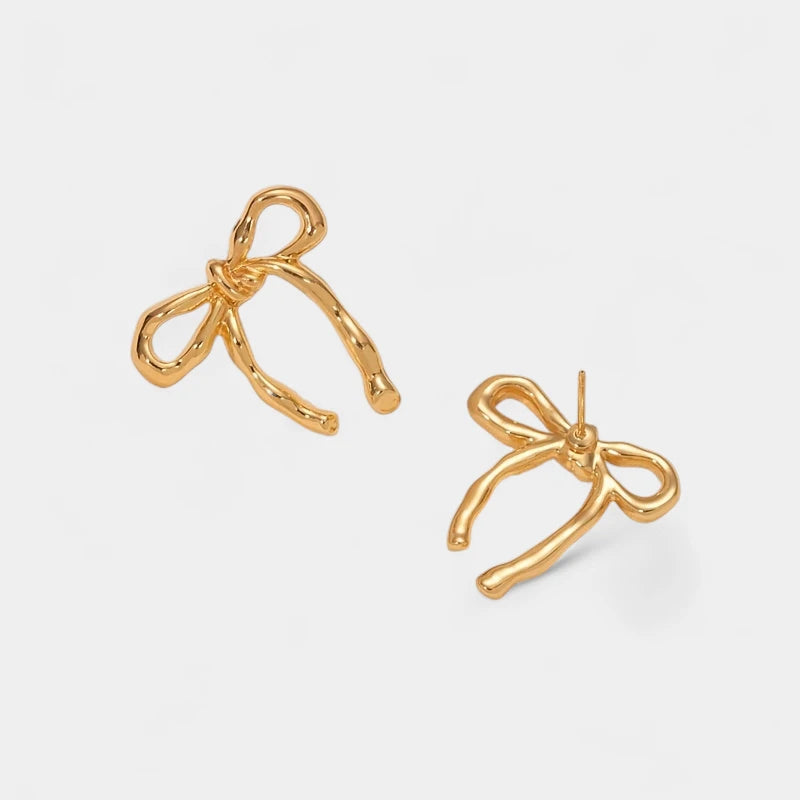 Virelle-Virelle | Dames Oorbellen – Vintage Strikje, Metaal met Roestvrijstalen Stekers, Tijdloos en Elegant