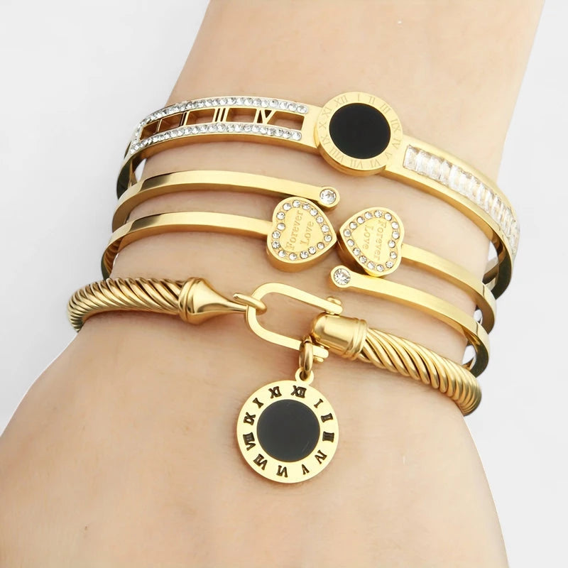 Virelle-Virelle | Dames armbandenset – Roestvrij staal, Romeinse cijfers, Hartvormige strassbedel