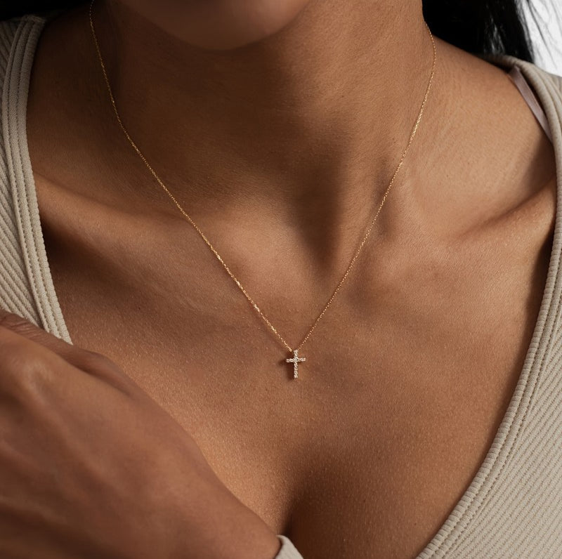 Virelle-Virelle Ketting - Rhinestone-Encrusted Cross Pendant Necklace