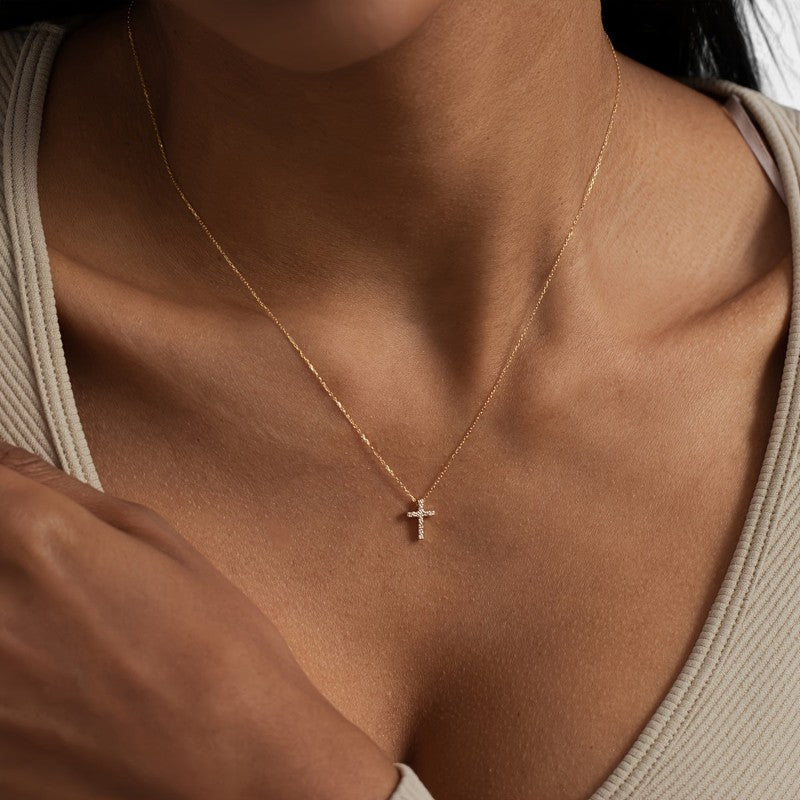 Virelle-Virelle Ketting - Rhinestone-Encrusted Cross Pendant Necklace