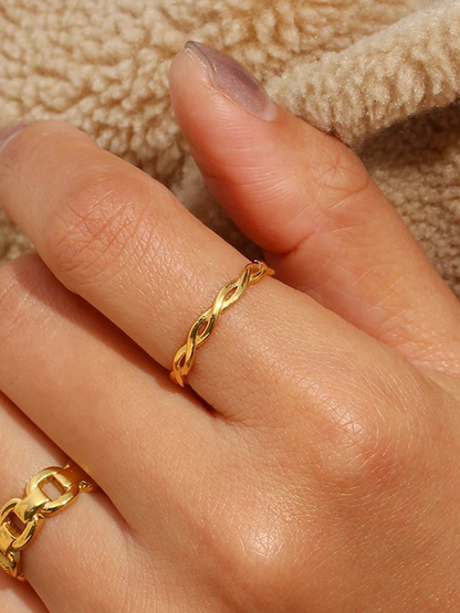 Sharon Gevlochten Delicate Ring Goud