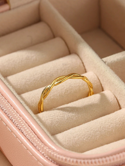 Sharon Gevlochten Delicate Ring Goud