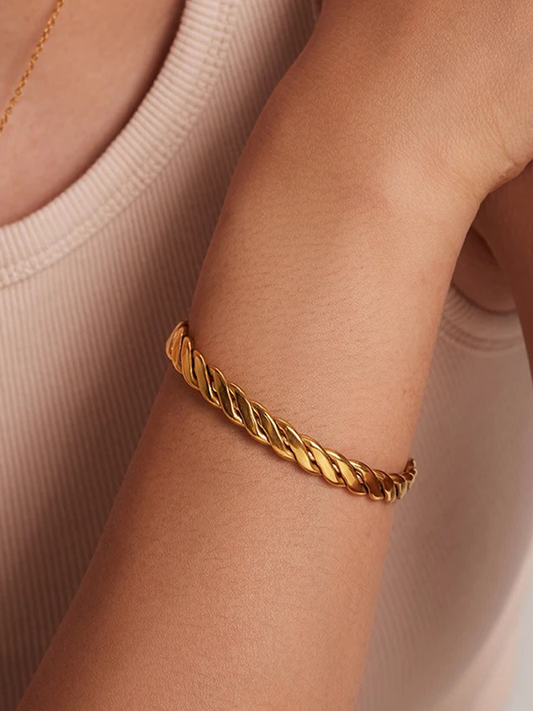 Blanche Cubaanse Twisted Bangle Goud