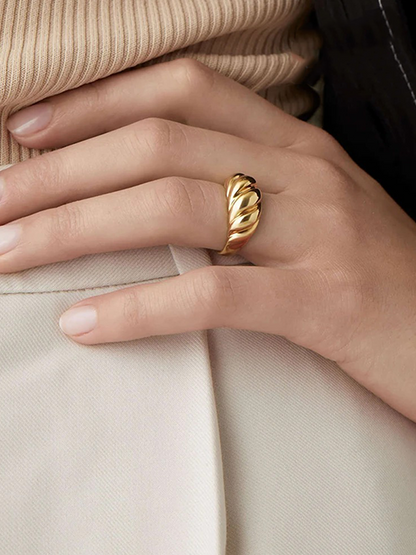 Mies Croissant Ring - Rosa Jewels