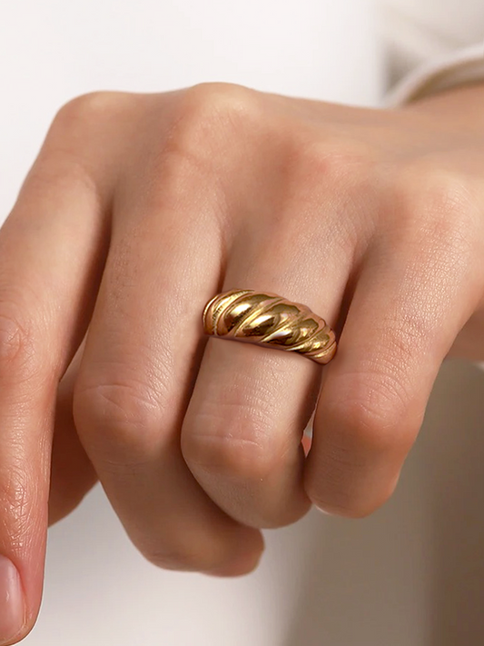 Mies Croissant Ring Goud - Rosa Jewels