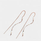 Virelle-Earrings-Virelle Oorbellen - Moderne wave bar threader oorbellen