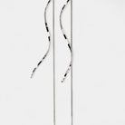 Virelle-Earrings-Virelle Oorbellen - Moderne wave bar threader oorbellen