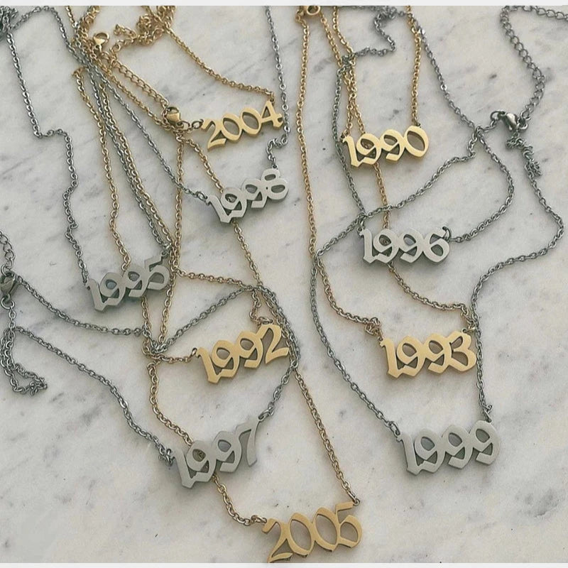 Virelle-Necklace-Virelle | Damesketting – Gepersonaliseerde Jaarhanger, Fijne Schakelketting, Verstelbare Lengte