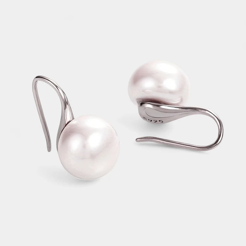 Virelle-Virelle | Dames Oorbellen – Elegante Imitatieparel, Uniek Hoge Hak Haakontwerp