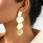 Virelle-Virelle | Dames Oorbellen – Exaggerated Gouden Diamantvorm, Dimensionaal en Modieus